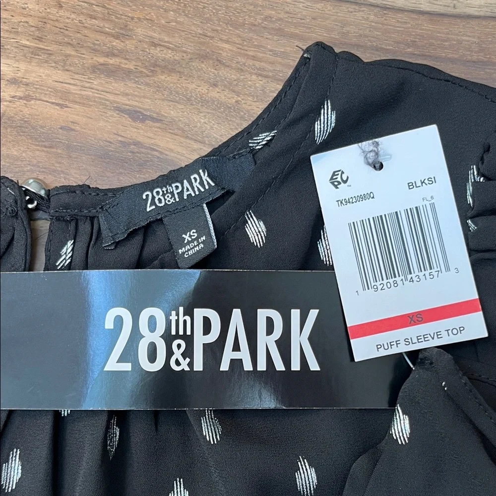 28th and Park Women’s Black and Silver Blouse - Picture 3 of 6